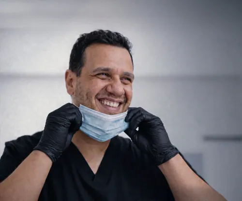 أ.د. عمرو سعيد — استشاري جراحات القرنية وتصحيح الإبصار بالإسكندرية (cornea specialist Alexandria, Egypt)